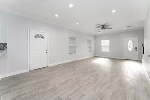 9032 Jutland Rd, Houston, TX 77033 - Photo 12