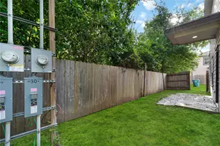 9032 Jutland Rd, Houston, TX 77033 - Photo 30