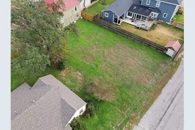 233 S San Antonio Street, Bellville, TX 77418 - Photo 4