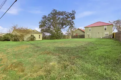 233 S San Antonio Street, Bellville, TX 77418 - Photo 2