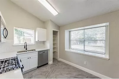 10723 Thorncliff Drive, Humble, TX 77396 - Photo 8
