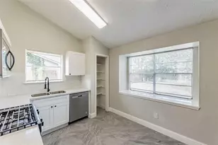 10723 Thorncliff Dr, Humble, TX 77396 - Photo 8