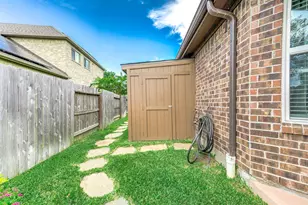 2710 Summer Indigo Trl, Pearland, TX 77089 - Photo 32