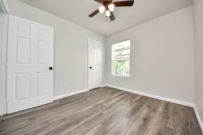 5111 Willow Glen Drive, Houston, TX 77033 - Photo 24