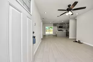 5111 Willow Glen Dr, Houston, TX 77033 - Photo 2