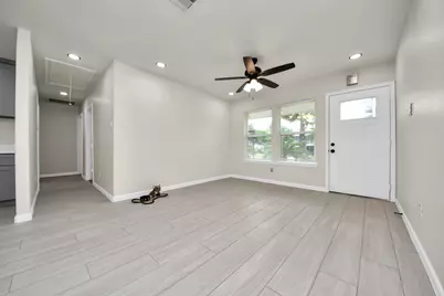 5111 Willow Glen Drive, Houston, TX 77033 - Photo 12