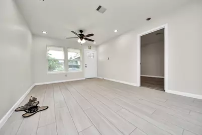 5111 Willow Glen Drive, Houston, TX 77033 - Photo 10