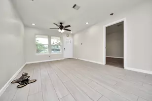 5111 Willow Glen Dr, Houston, TX 77033 - Photo 10