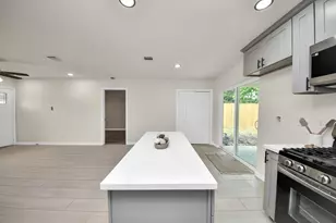 5111 Willow Glen Dr, Houston, TX 77033 - Photo 16