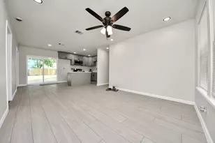 5111 Willow Glen Dr, Houston, TX 77033 - Photo 10