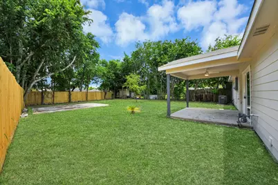 5111 Willow Glen Drive, Houston, TX 77033 - Photo 34