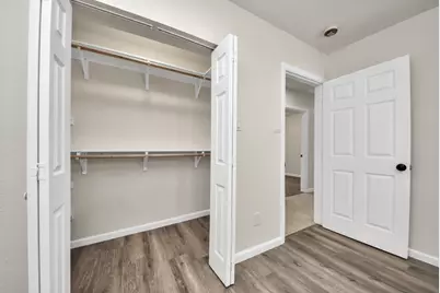 5111 Willow Glen Drive, Houston, TX 77033 - Photo 28