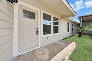 5111 Willow Glen Dr, Houston, TX 77033 - Photo 2