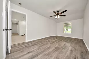 5111 Willow Glen Dr, Houston, TX 77033 - Photo 18