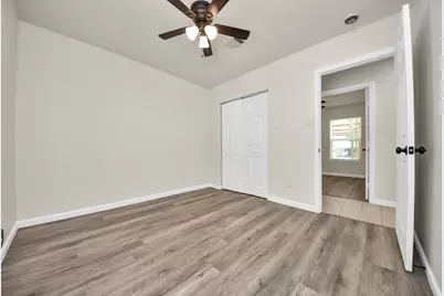 5111 Willow Glen Drive, Houston, TX 77033 - Photo 26
