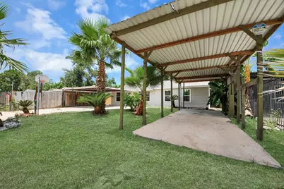 5111 Willow Glen Drive, Houston, TX 77033 - Photo 6