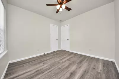 5111 Willow Glen Drive, Houston, TX 77033 - Photo 26