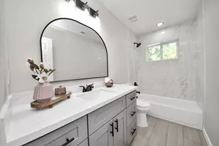 5111 Willow Glen Dr, Houston, TX 77033 - Photo 30