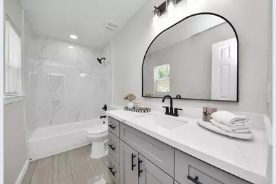 5111 Willow Glen Drive, Houston, TX 77033 - Photo 20