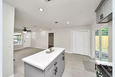 5111 Willow Glen Drive, Houston, TX 77033 - Photo 18