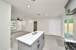 5111 Willow Glen Dr, Houston, TX 77033 - Photo 18