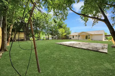 5111 Willow Glen Drive, Houston, TX 77033 - Photo 34