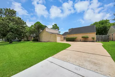 2219 Valley Manor Drive, Missouri City, TX 77489 - Photo 2