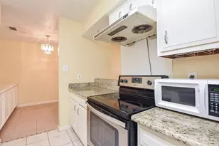 10555 Turtlewood Ct, Houston, TX 77072 - Photo 12