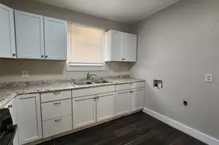 138 W Marion, Clute, TX 77531 - Photo 16