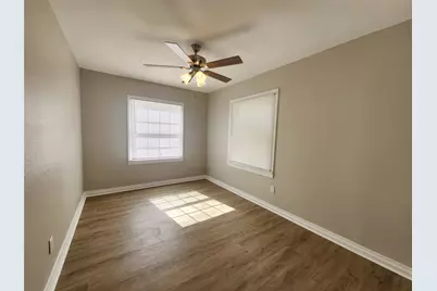 138 W Marion, Clute, TX 77531 - Photo 6