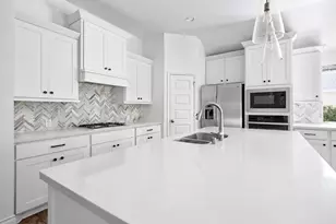 126 Canary Island Cir, Montgomery, TX 77316 - Photo 16