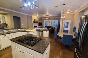 106 W Arbor Camp Cir, The Woodlands, TX 77389 - Photo 12