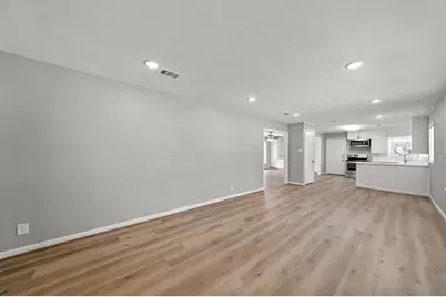 721 20th Avenue N, Texas City, TX 77590 - Photo 2