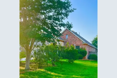 6 Dragon Hill Place, The Woodlands, TX 77381 - Photo 2