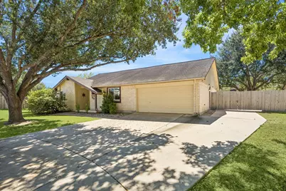 411 Dogwood Circle, Friendswood, TX 77546 - Photo 2