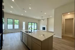 925 Groundwater Wy, League City, TX 77546 - Photo 6