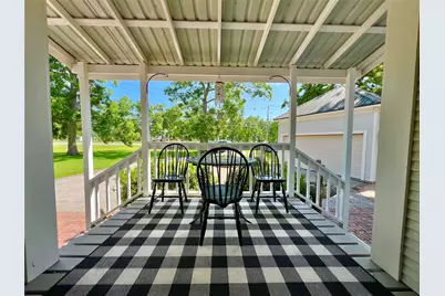 560 Jimmy Phillips Boulevard, Angleton, TX 77515 - Photo 34