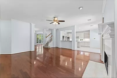 92 W Sandalbranch Circle, The Woodlands, TX 77382 - Photo 10