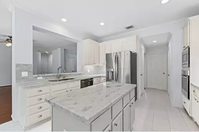 92 W Sandalbranch Circle, The Woodlands, TX 77382 - Photo 6