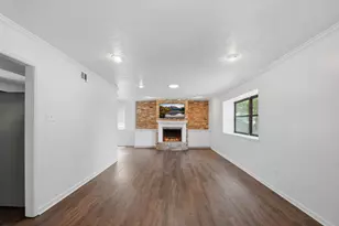 2011 Ave T, Huntsville, TX 77340 - Photo 4