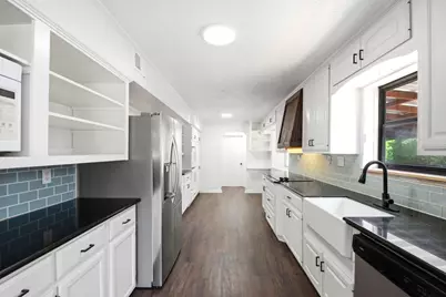 2011 Avenue T, Huntsville, TX 77340 - Photo 4