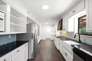 2011 Ave T, Huntsville, TX 77340 - Photo 4