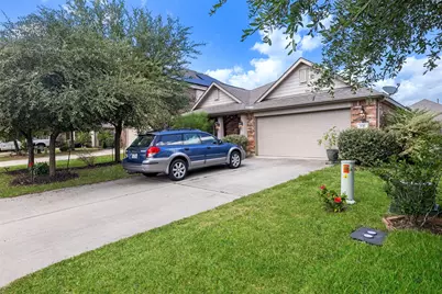 636 Maple Point Drive E, Conroe, TX 77301 - Photo 2
