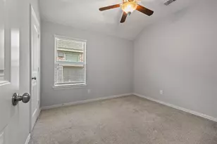 636 Maple Point Dr E, Conroe, TX 77301 - Photo 14