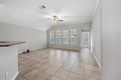 636 Maple Point Drive E, Conroe, TX 77301 - Photo 10