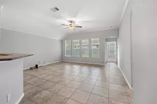 636 Maple Point Dr E, Conroe, TX 77301 - Photo 10