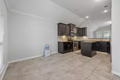 636 Maple Point Drive E, Conroe, TX 77301 - Photo 4