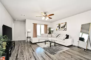 7915 Meadow Cranesbill Ln, Houston, TX 77016 - Photo 10