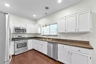 18 Dover Dr, Conroe, TX 77304 - Photo 12