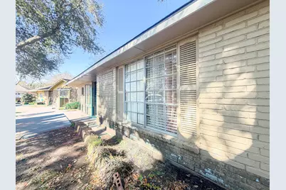 4806 Brookfield Drive, Houston, TX 77045 - Photo 2